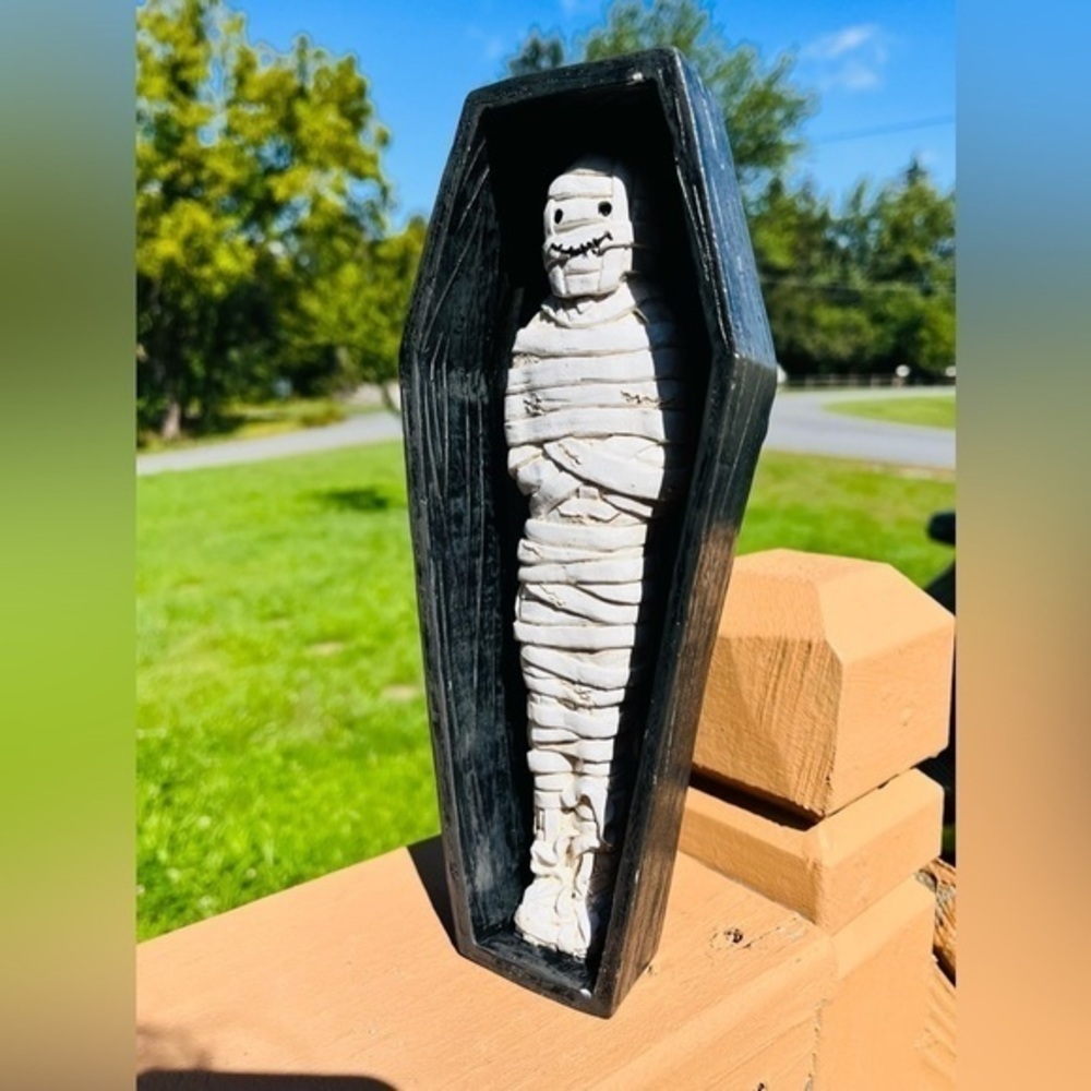Mummy in Coffin Halloween Tabletop Decor Resin Statue NWT